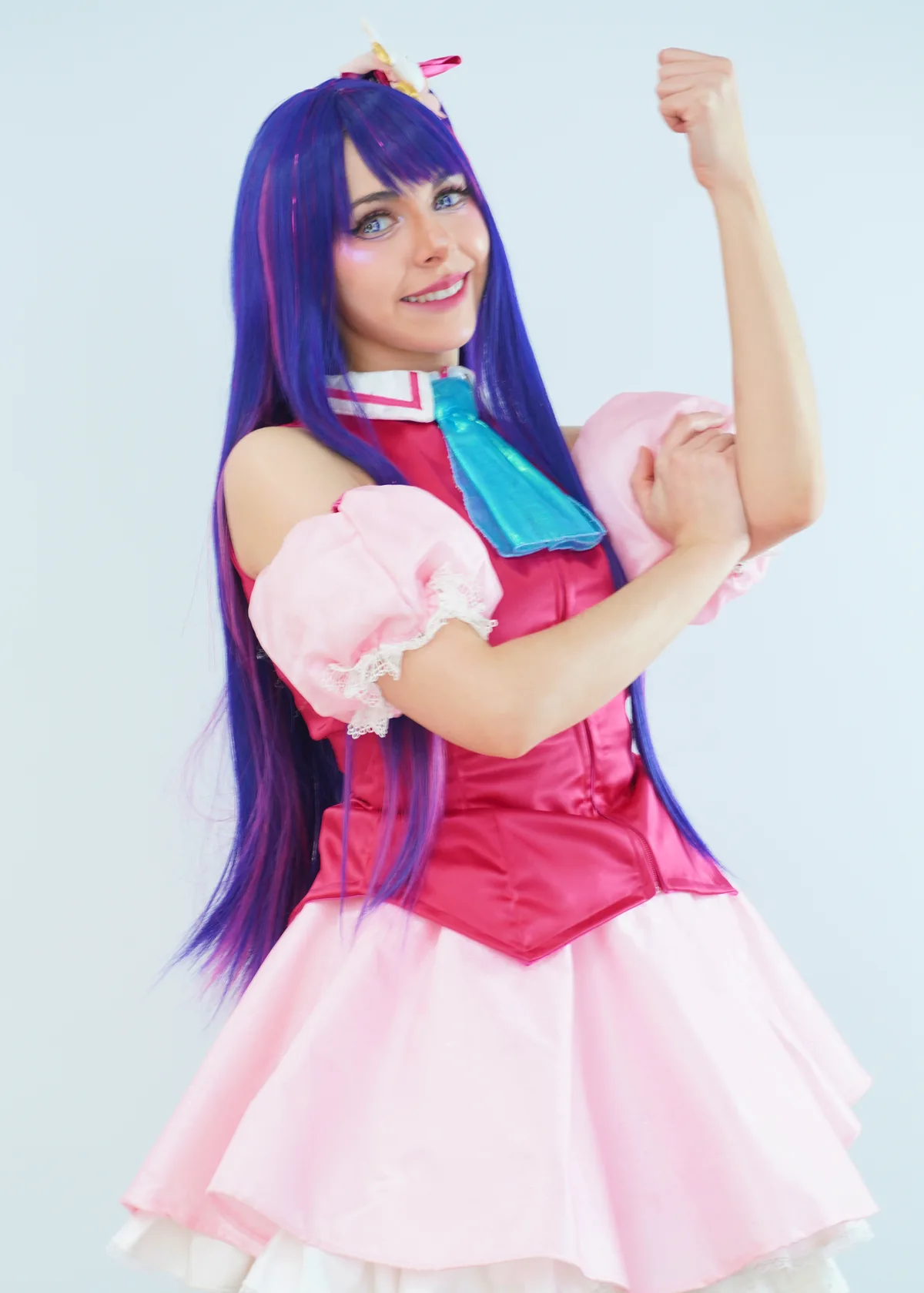 Fotografía de cosplay con fondo blanco tomada por la misma persona en Wink Studio San Juan